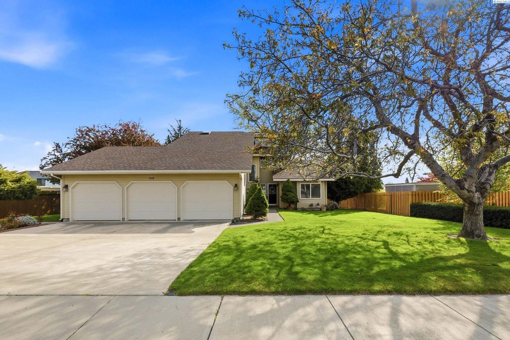 Photo of 1338 Adair Drive, Richland, WA 99352 (MLS # 291683)