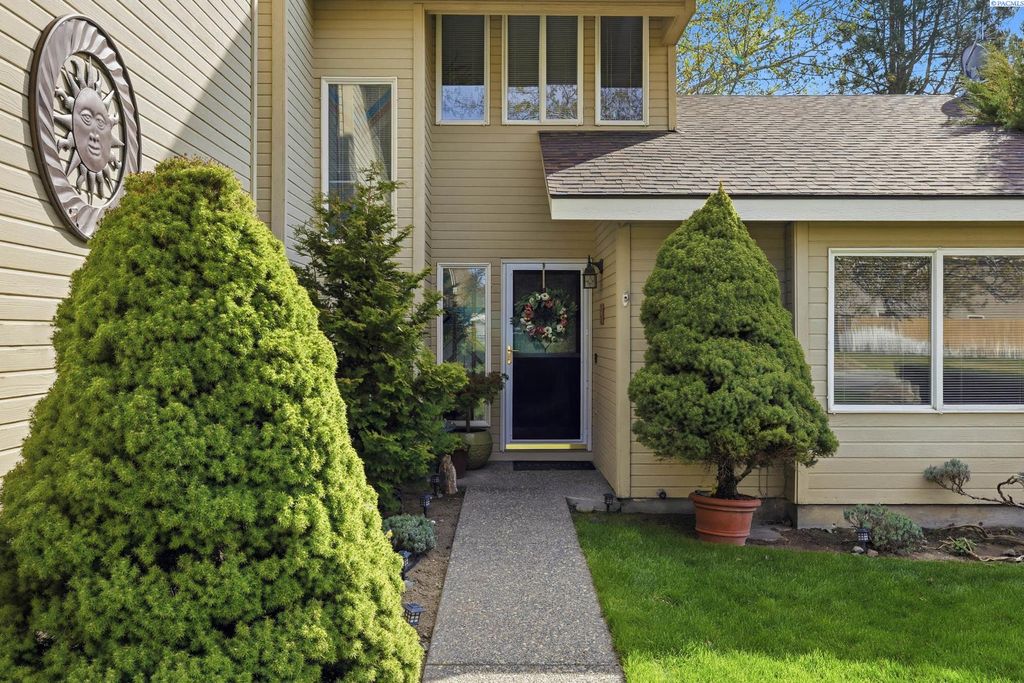 Photo of 1338 Adair Drive, Richland, WA 99352 (MLS # 291683)