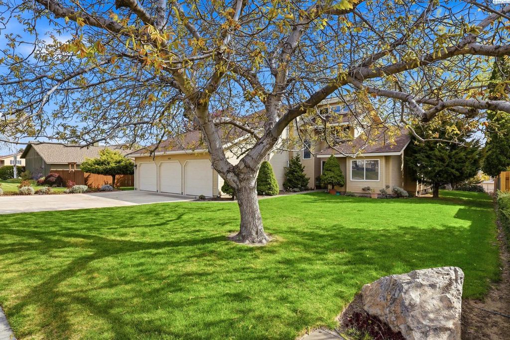 Photo of 1338 Adair Drive, Richland, WA 99352 (MLS # 291683)