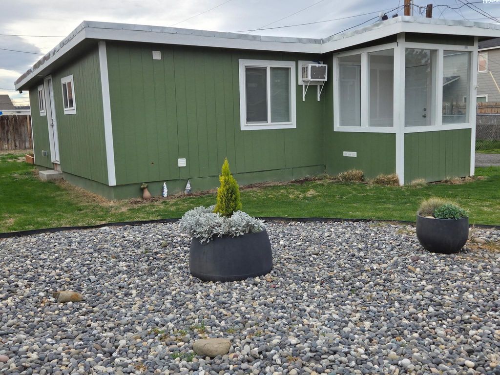 Photo of 1355 Georgia Avenue, Richland, WA 99352 (MLS # 291369)