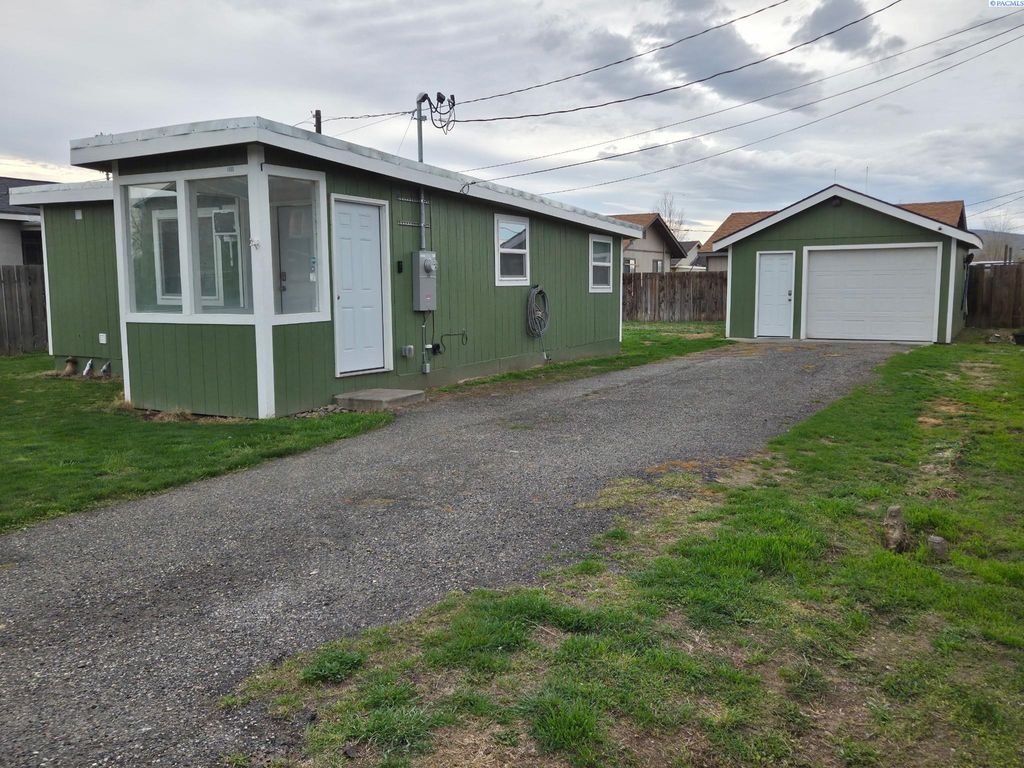 Photo of 1355 Georgia Avenue, Richland, WA 99352 (MLS # 291369)