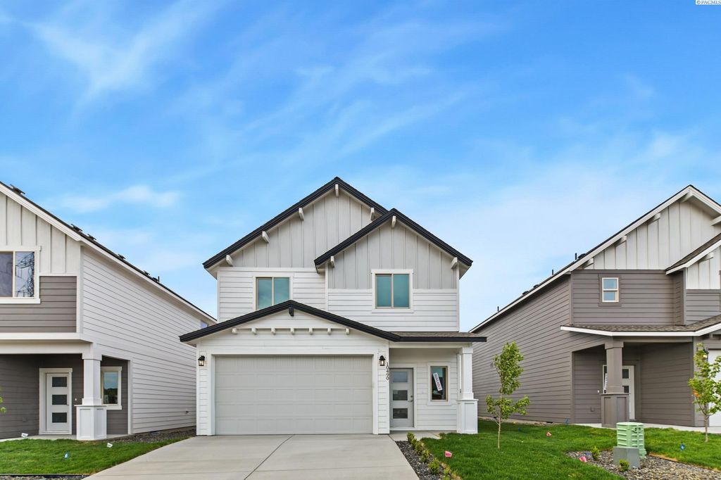 Photo of 10490 Clearwater Dr, Kennewick, WA 99336 (MLS # 292866)