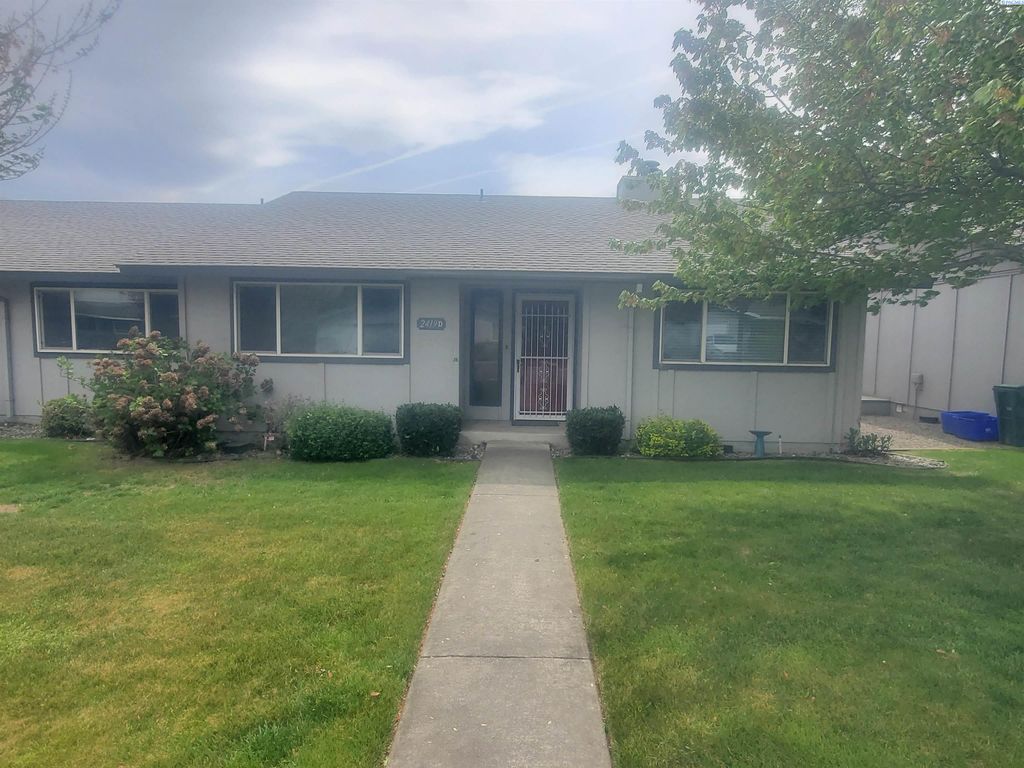 Photo of 2419 Grand Ronde Ave #D, Kennewick, WA 99336 (MLS # 292121)