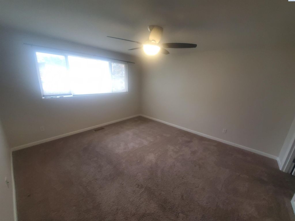 Photo of 2419 Grand Ronde Ave #D, Kennewick, WA 99336 (MLS # 292121)