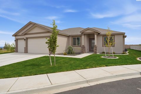 Photo of 1040 Makah Ct, Richland, WA 99352 (MLS # 292188)