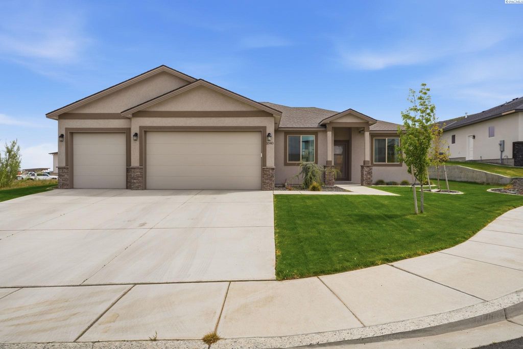 Photo of 1040 Makah Ct, Richland, WA 99352 (MLS # 292188)