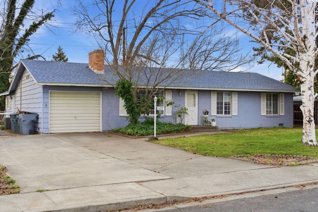 Photo of 613 Fuller St, Richland, WA 99352 (MLS # 291186)