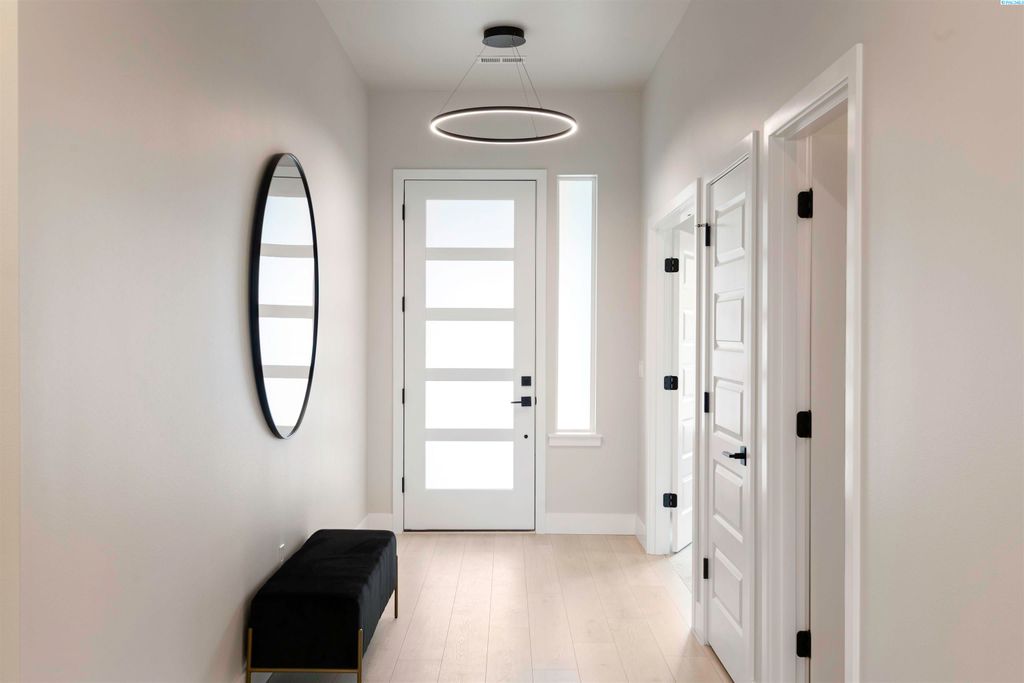 Photo of 1068 S Florida Loop, Kennewick, WA 99338 (MLS # 290630)