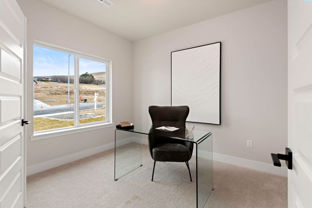 Photo of 1068 S Florida Loop, Kennewick, WA 99338 (MLS # 290630)