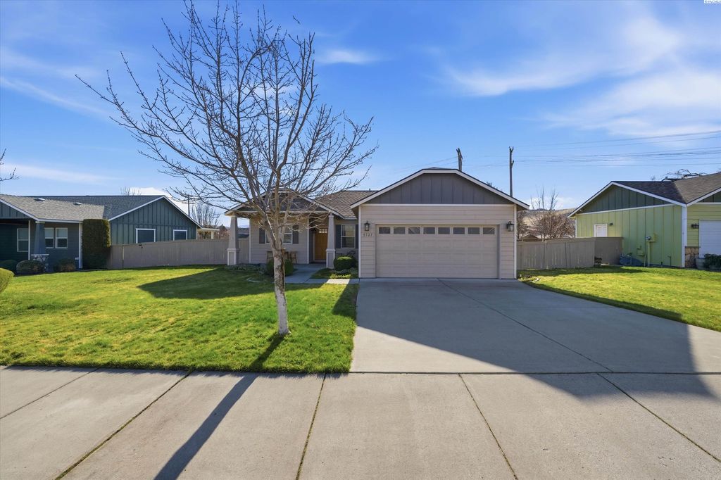Photo of 5727 W 11th, Kennewick, WA 99338 (MLS # 290433)
