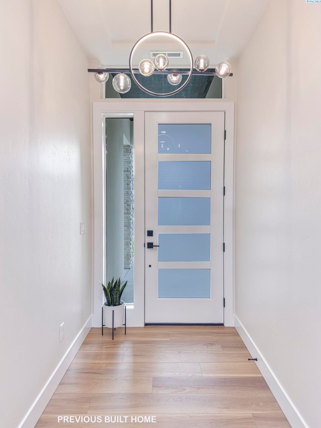 Photo of 2911 Meadowlark Ave, Richland, WA 99352 (MLS # 289924)