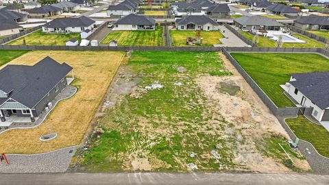 Photo of 6615 Lazy B Dr, Pasco, WA 99301 (MLS # 292138)