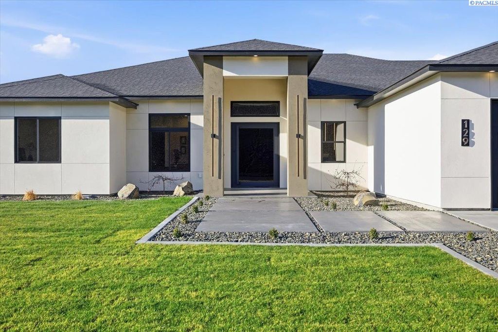 Photo of 129 Riviera, Pasco, WA 99301 (MLS # 289851)