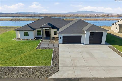 Photo of 129 Riviera, Pasco, WA 99301 (MLS # 289851)