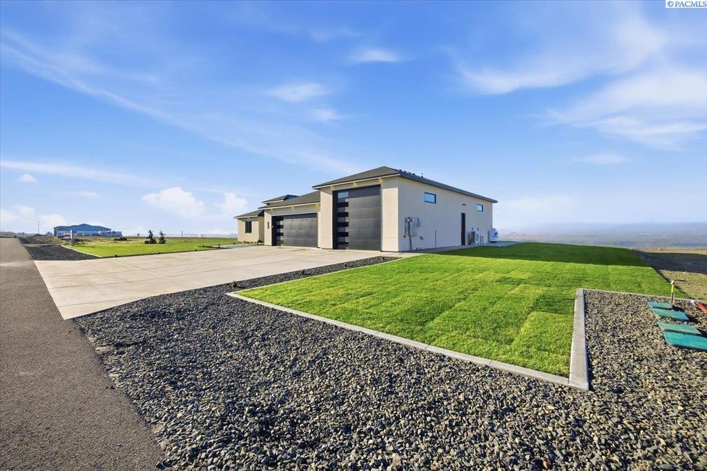 Photo of 129 Riviera, Pasco, WA 99301 (MLS # 289851)