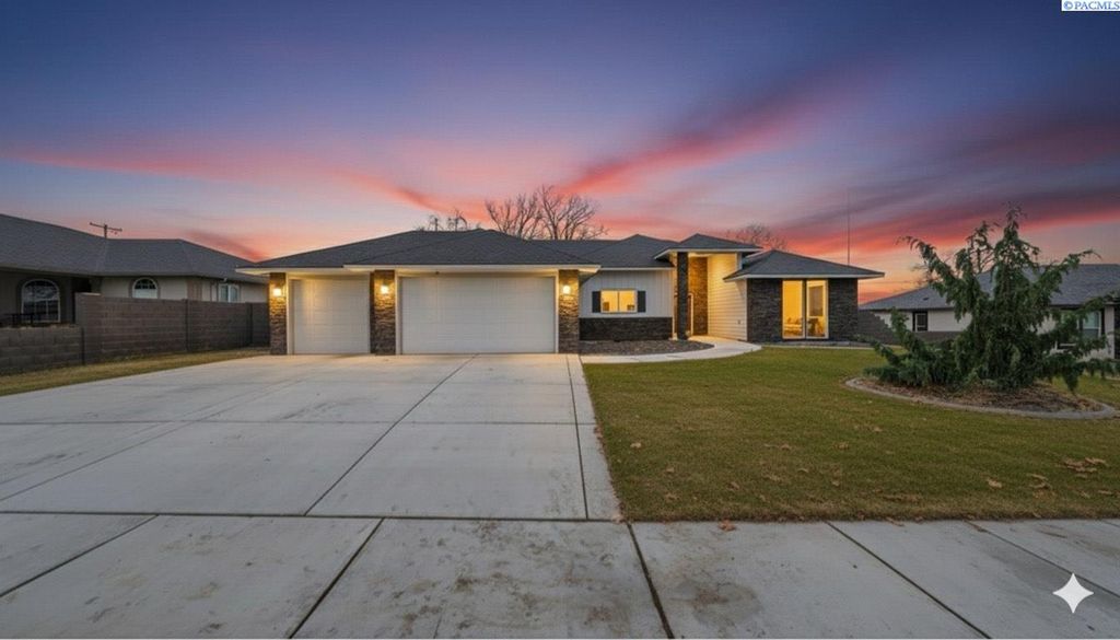 Photo of 3149 Road 71st Pl, Pasco, WA 99301 (MLS # 289246)