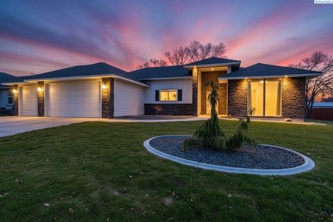 Photo of 3149 Road 71st Pl, Pasco, WA 99301 (MLS # 289246)