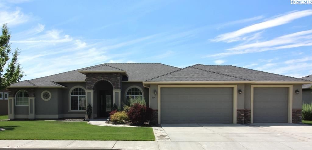 Photo of 3047 Bluffs Drive, Richland, WA 99354 (MLS # 286866)