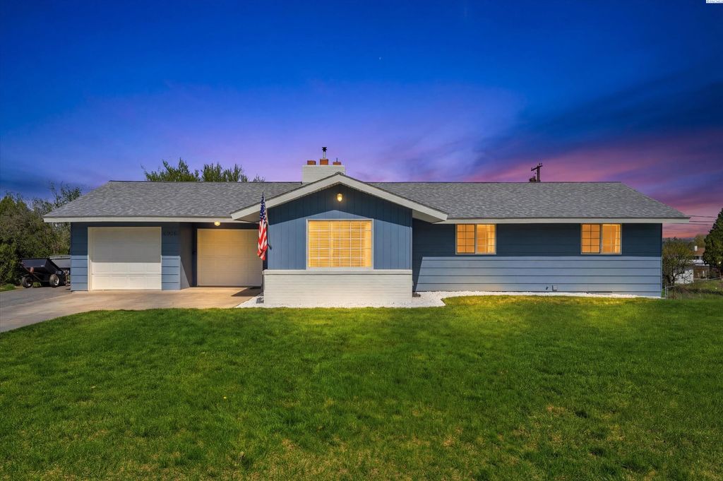 Photo of 6906 W Victoria Ave, Kennewick, WA 99336 (MLS # 291978)