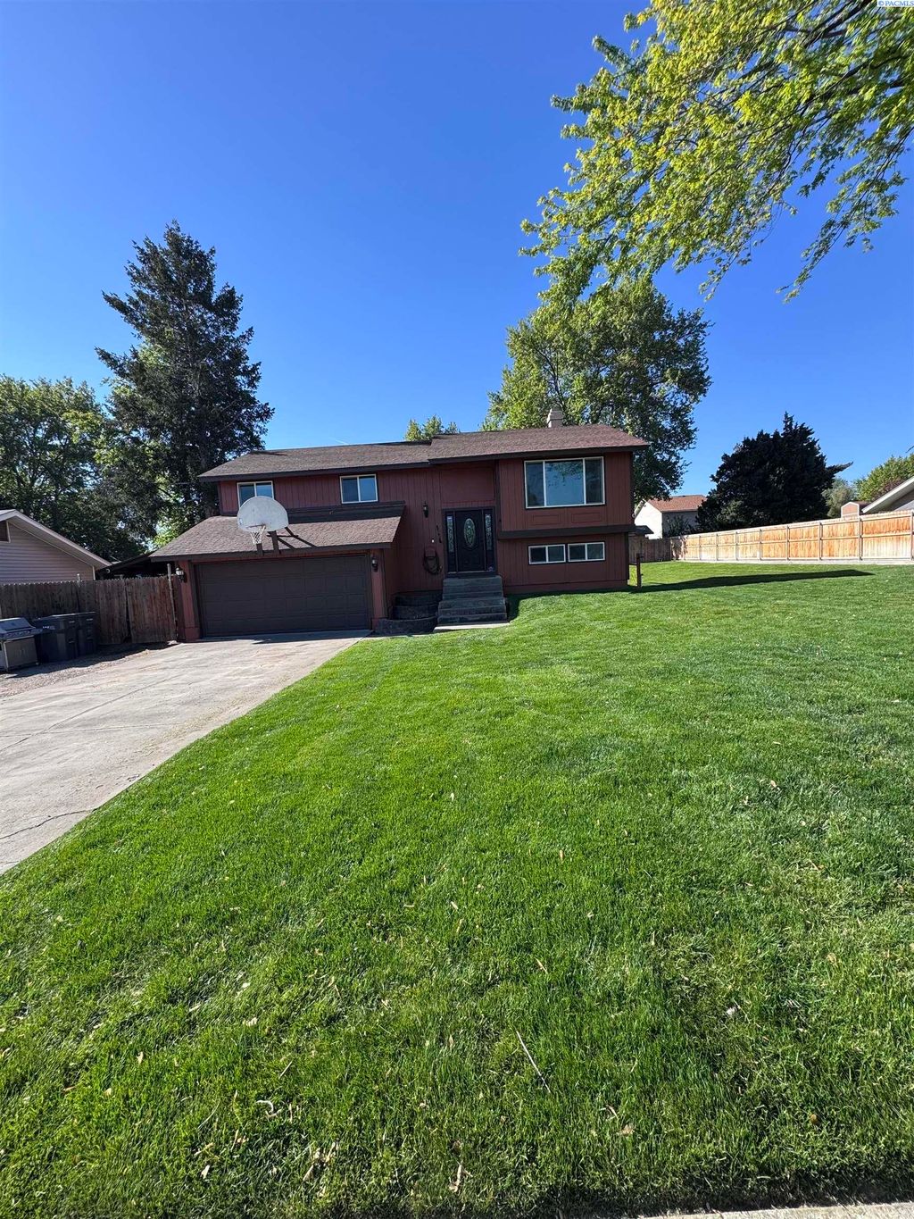 Photo of 1201 W 17th Pl, Kennewick, WA 99337 (MLS # 292552)