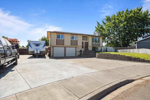 Photo of 312 N Idaho. Pl, Kennewick, WA 99336 (MLS # 290038)