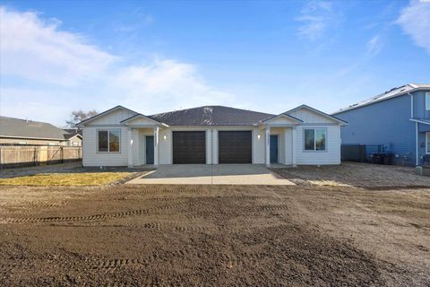 Photo of 1723 Ruth St, Walla Walla, WA 99362 (MLS # 287646)