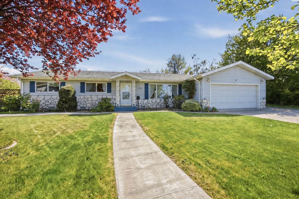 Photo of 4303 W Okanogan Avenue, Kennewick, WA 99336 (MLS # 292284)