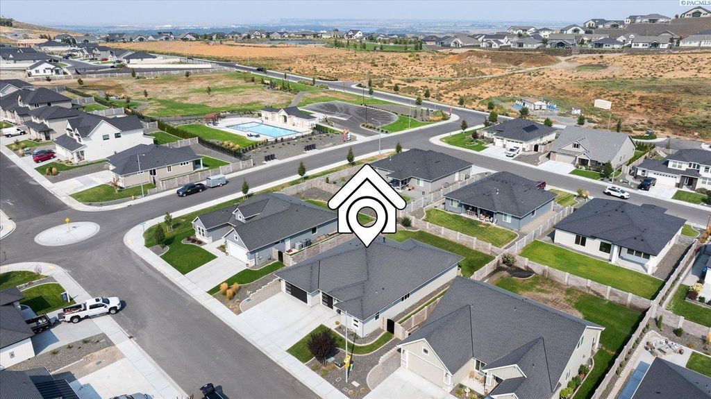 Photo of 552 Lazio Way, Richland, WA 99352 (MLS # 289648)