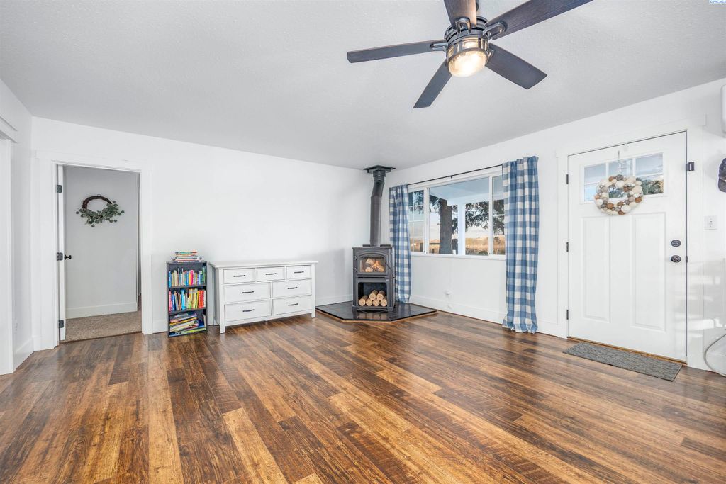 Photo of 59202 N River Road, Benton City, WA 99320 (MLS # 291596)