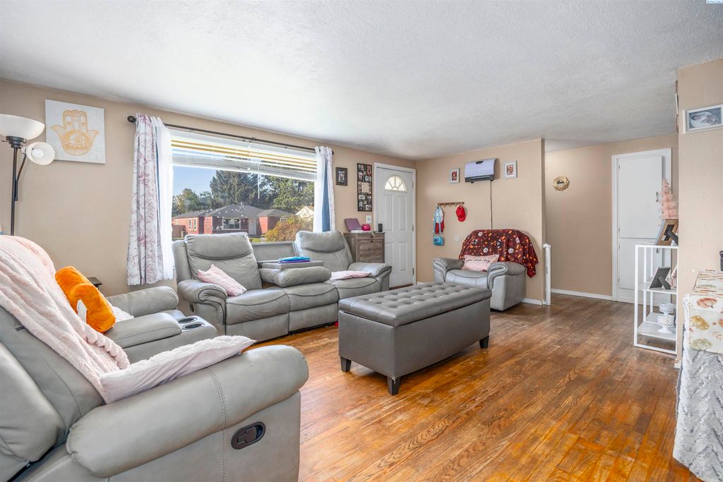 Photo of 1206 W 2nd Ave, Kennewick, WA 99336 (MLS # 287603)