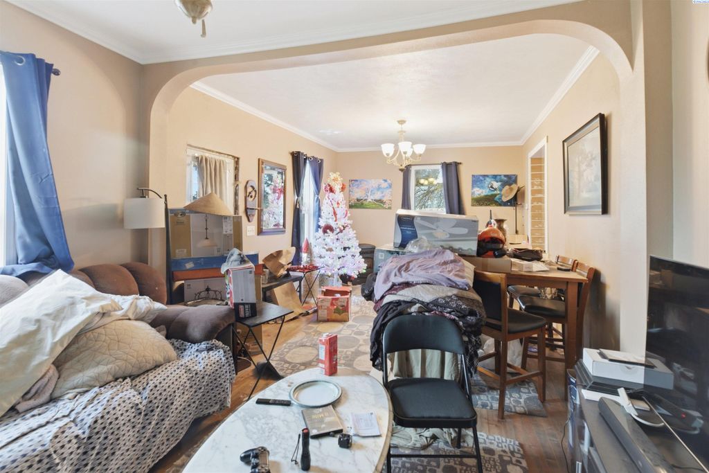 Photo of 305 W Rednour St, Oakesdale, WA 99158 (MLS # 290142)