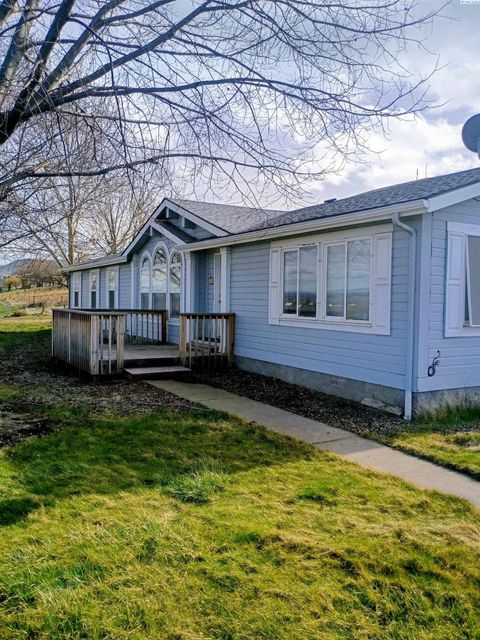 Photo of 170603 W 215 Pr Sw Pr, Prosser, WA 99350 (MLS # 290312)