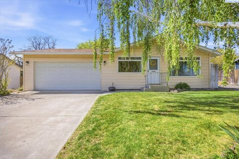 Photo of 4930 Chukar Dr, West Richland, WA 99353 (MLS # 292377)