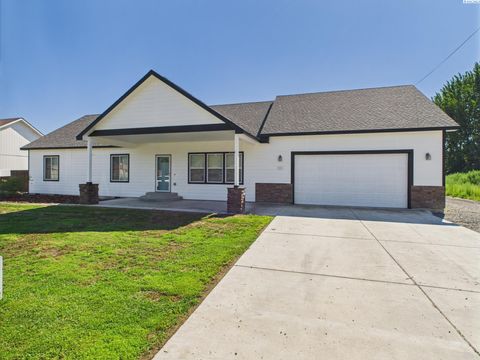 Photo of 940 S 38th Ave, West Richland, WA 99353 (MLS # 287532)
