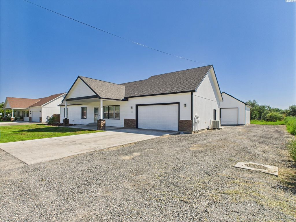Photo of 940 S 38th Ave, West Richland, WA 99353 (MLS # 287532)