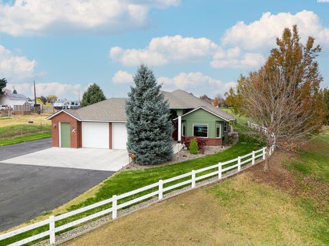 Photo of 7611 Van Belle Rd, Sunnyside, WA 98944 (MLS # 288876)