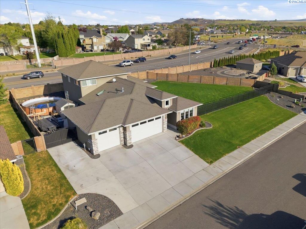 Photo of 2576 Tiger Lane, Richland, WA 99352 (MLS # 292328)