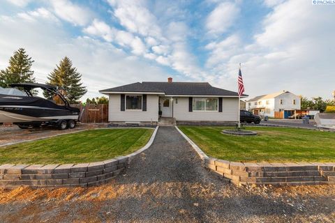 Photo of 202 Davenport St, Richland, WA 99352 (MLS # 288422)