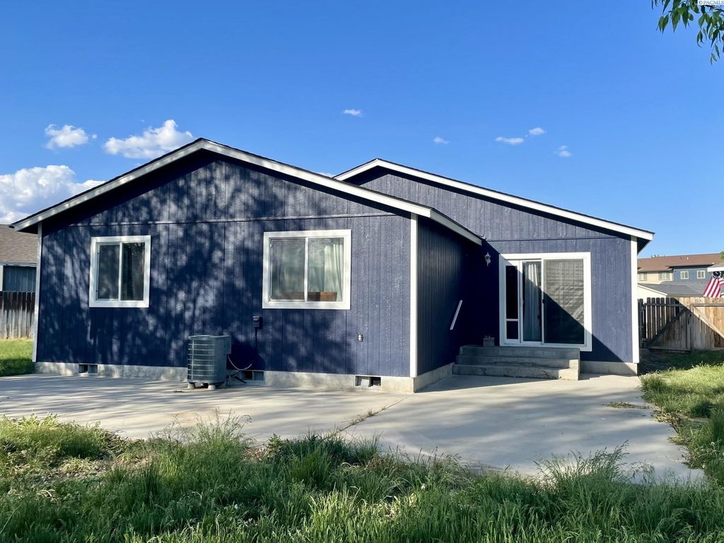 Photo of 333 Casi Ct, Prosser, WA 99350 (MLS # 289596)