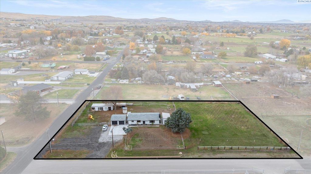 Photo of 220006 E 59th Ave, Kennewick, WA 99337 (MLS # 288961)