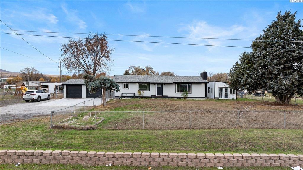 Photo of 220006 E 59th Ave, Kennewick, WA 99337 (MLS # 288961)