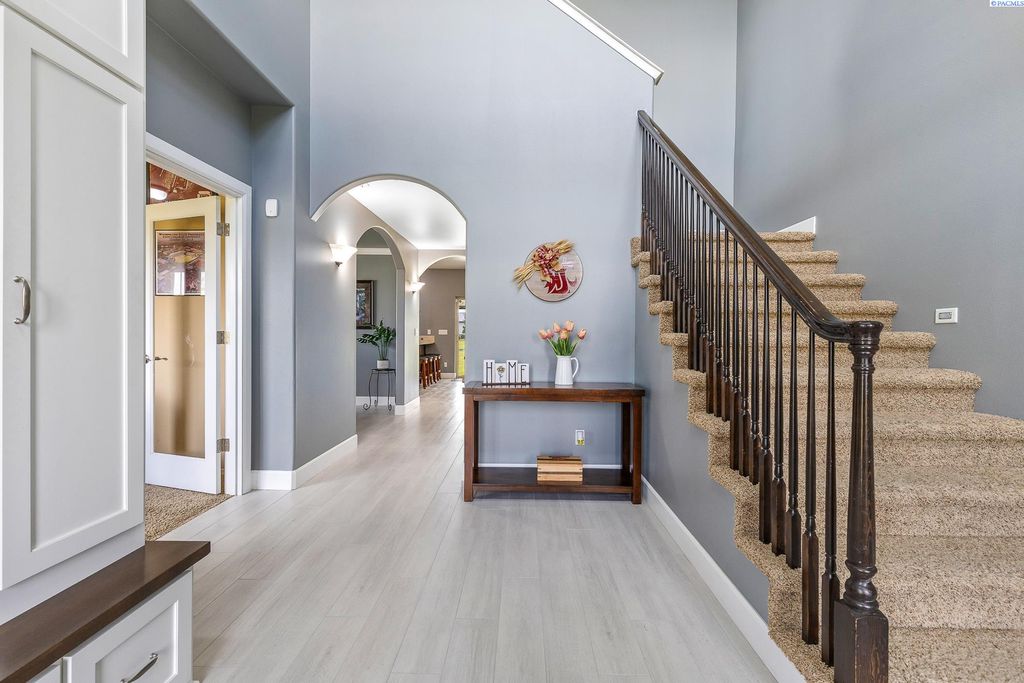 Photo of 16409 S Lanell Drive, Prosser, WA 99350 (MLS # 291981)