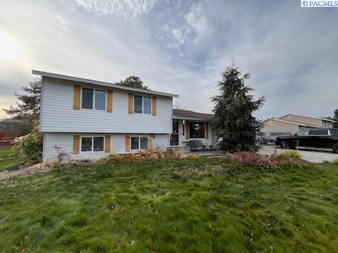 Photo of 4621 Grouse Dr, West Richland, WA 99353 (MLS # 288828)