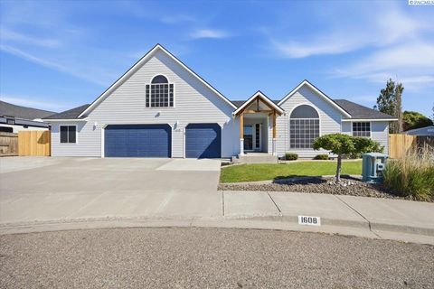 Photo of 1608 W 25th Pl, Kennewick, WA 99337 (MLS # 292489)