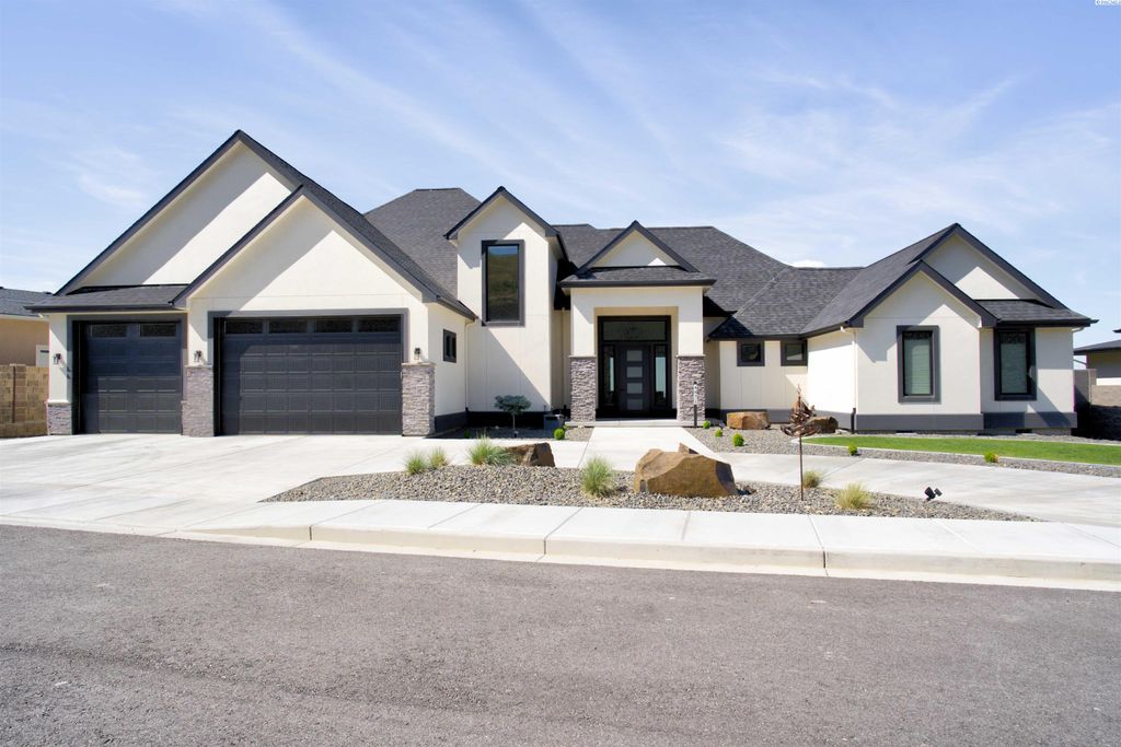 Photo of 4871 S Morain St, Kennewick, WA 99337 (MLS # 290999)