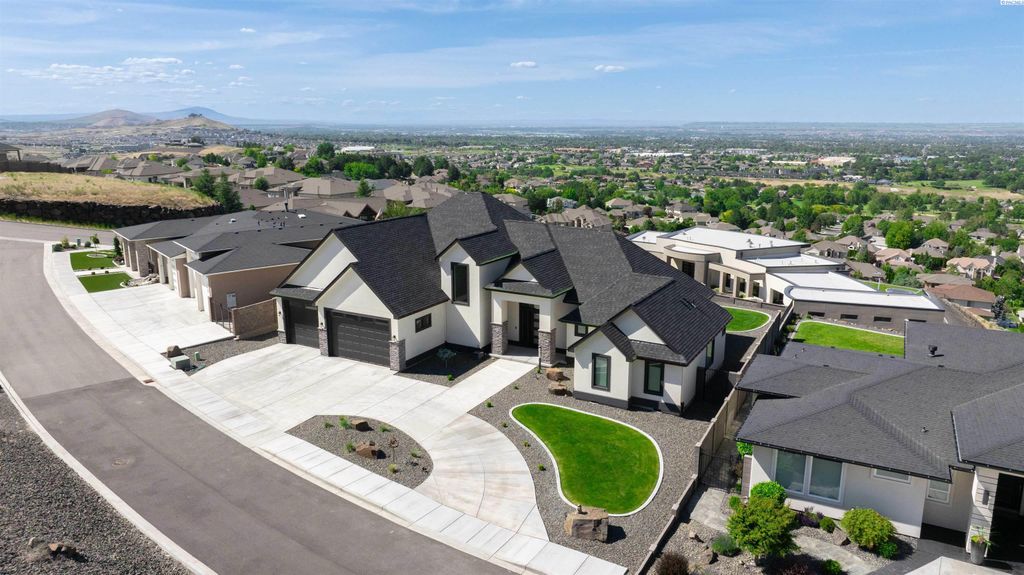 Photo of 4871 S Morain St, Kennewick, WA 99337 (MLS # 290999)