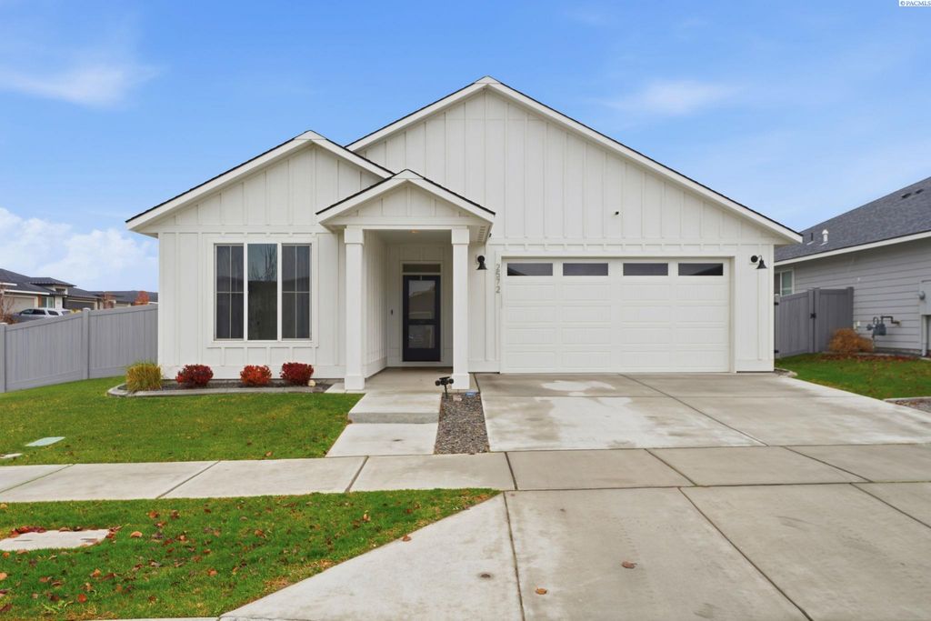 Photo of 2572 Clark Ridge Dr, Richland, WA 99352 (MLS # 289349)