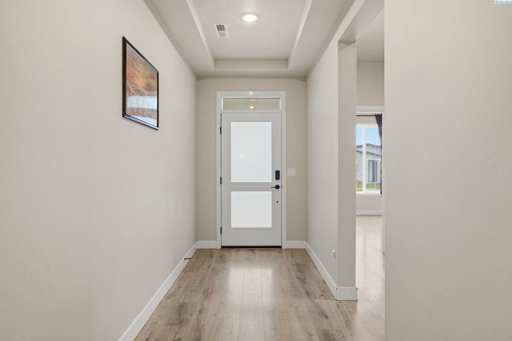 Photo of 2572 Clark Ridge Dr, Richland, WA 99352 (MLS # 289349)