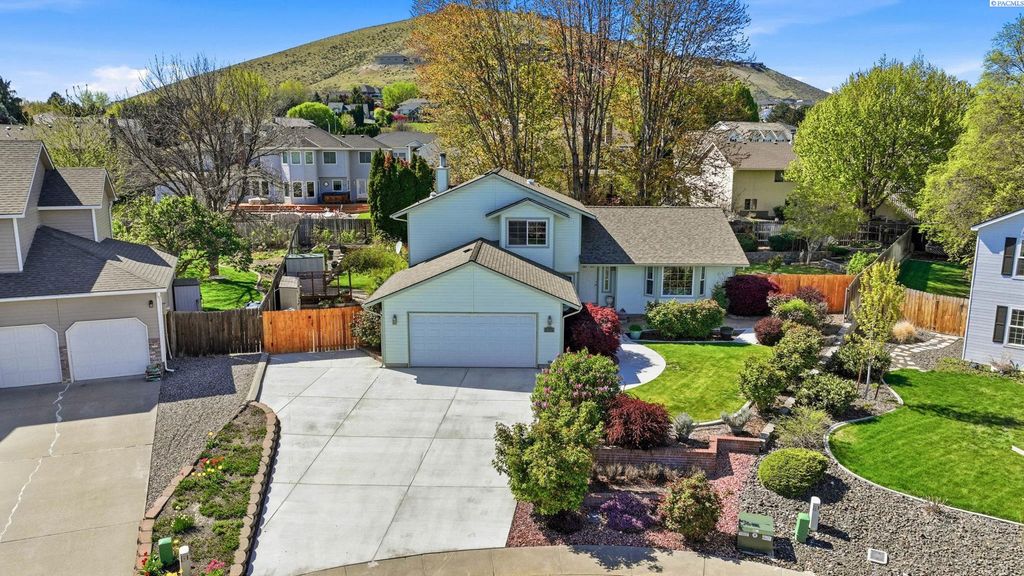 Photo of 203 Lasiandra Ct, Richland, WA 99352 (MLS # 291984)