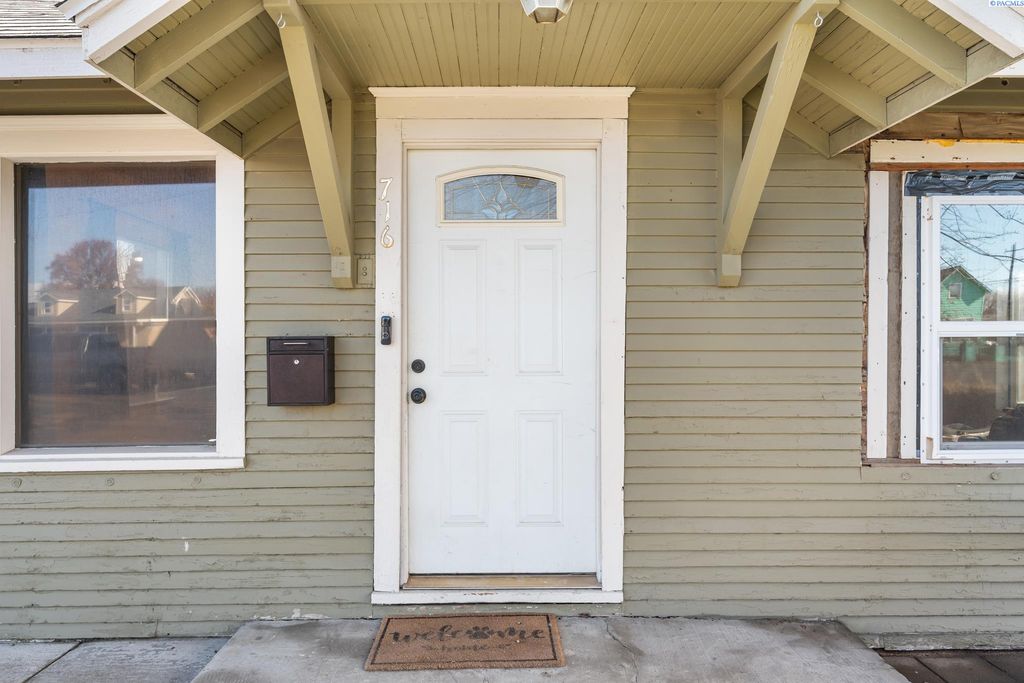 Photo of 716 S 6th St, Sunnyside, WA 98944 (MLS # 290601)